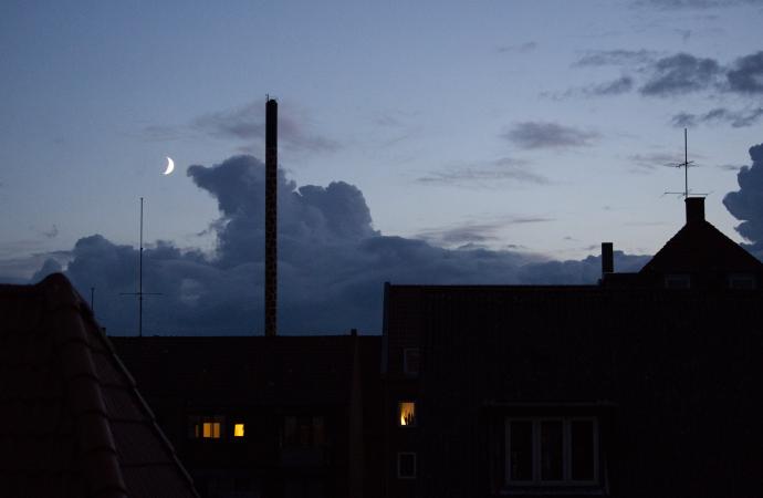images/121-chimney-moon.jpg